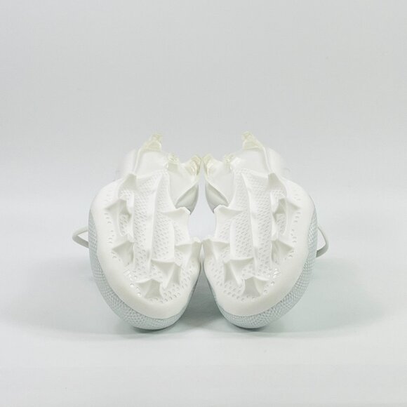 Athletic_Shoes